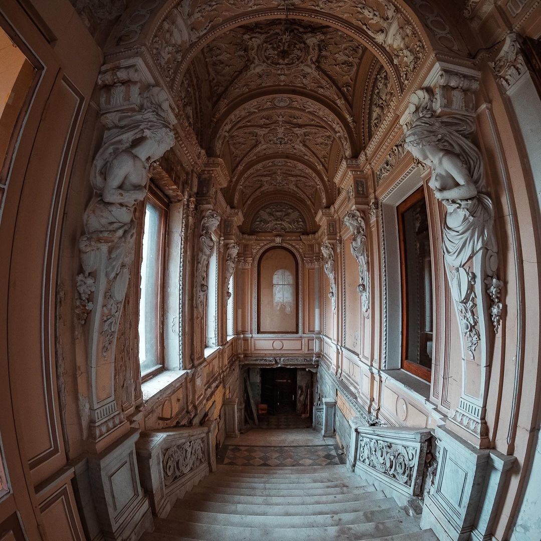 ОСОБНЯК БРУСНИЦЫНЫХ Санкт-Петербург, Кожевенная линия, 27 Z photo, Abandoned man