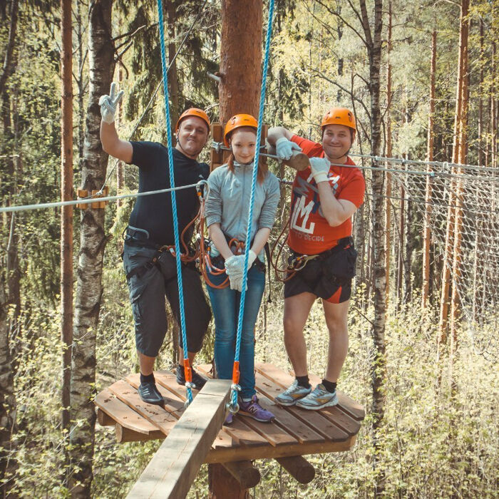 Хотьково веревочный городок. Веревочный спорт. Паутина парк казань лебяжье. Скитские пруды сергиев посад веревочный парк. Лучший веревочный парк.