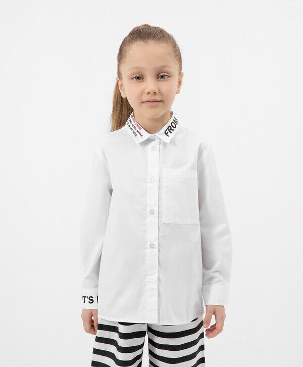 Блузка с контрастными принтами и нашивкой белая Gulliver (110)