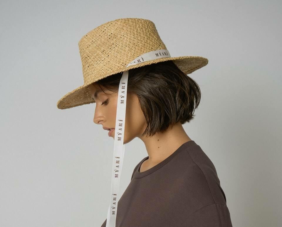 Шляпа федора RA03 из рафии с лентой LOGO (размер 56-58) MYARI