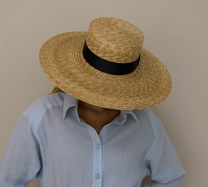 Шляпа канотье из соломы с полями 12 см, синяя лента (размер 57-58) MYARI