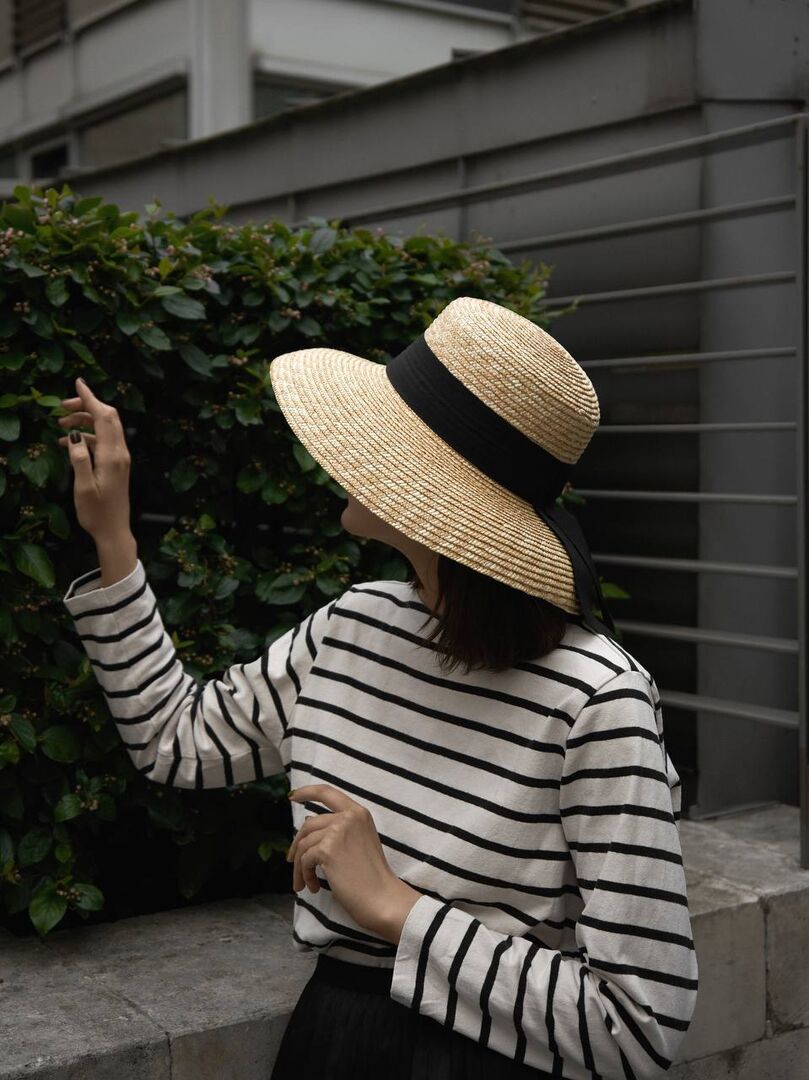Соломенная шляпа «Одри» с черными ленточками (размер 55-56) MYARI