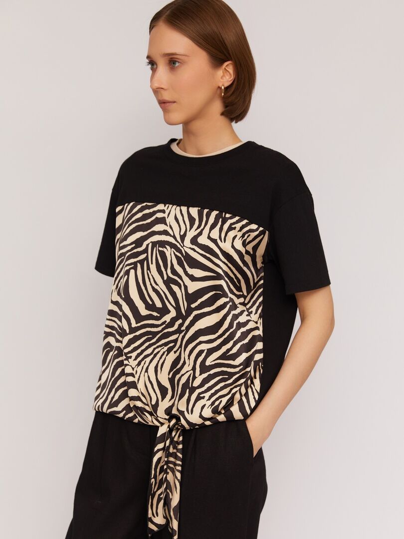 Комбинированная блузка-футболка с кокеткой и завязками zolla