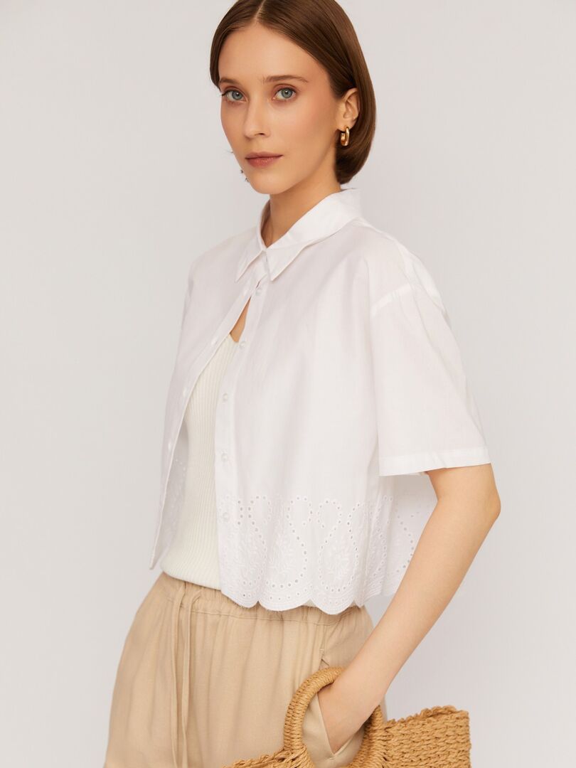 Рубашка из хлопка с вышивкой ришелье и коротким рукавом zolla
