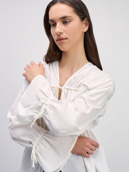 Свободная хлопковая блузка на завязках Zarina