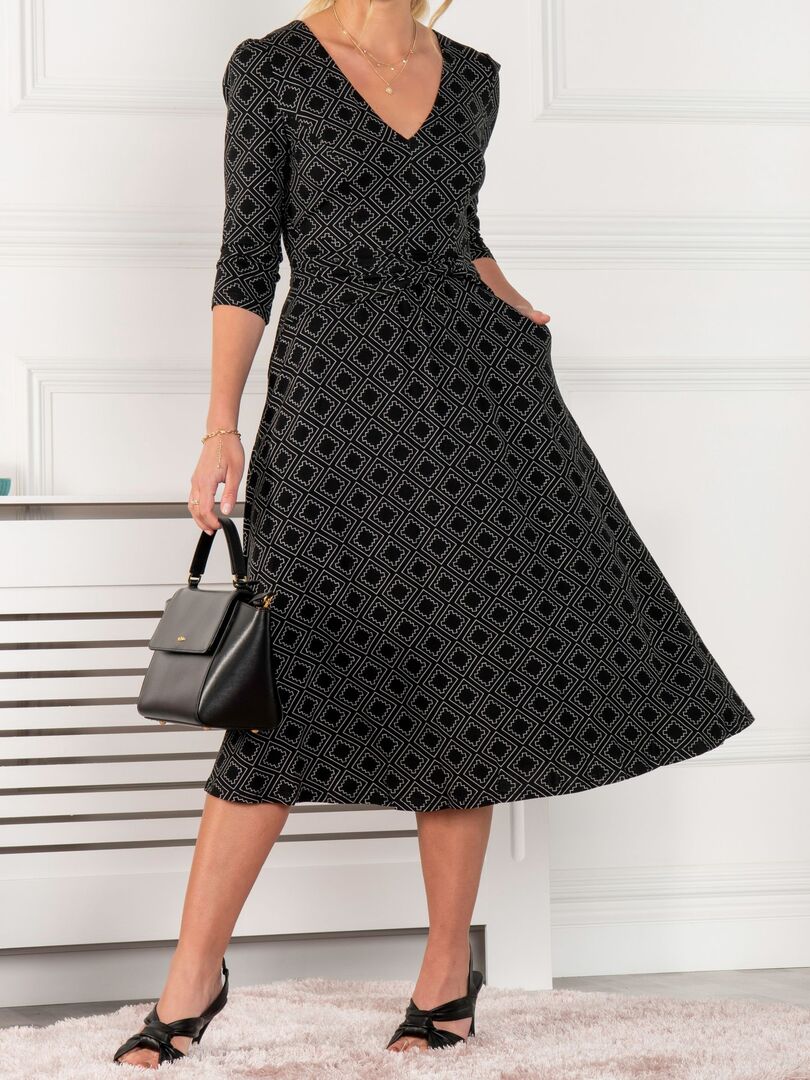 Платье миди Jolie Moi Delylah с V-образным вырезом и геометрическим принтом