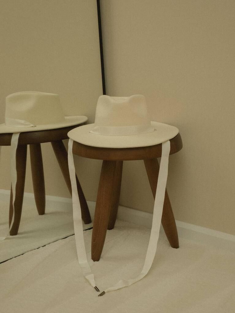 Шляпа федора белая FF03 из фетра с лентами завязками (размер 55-56) MYARI