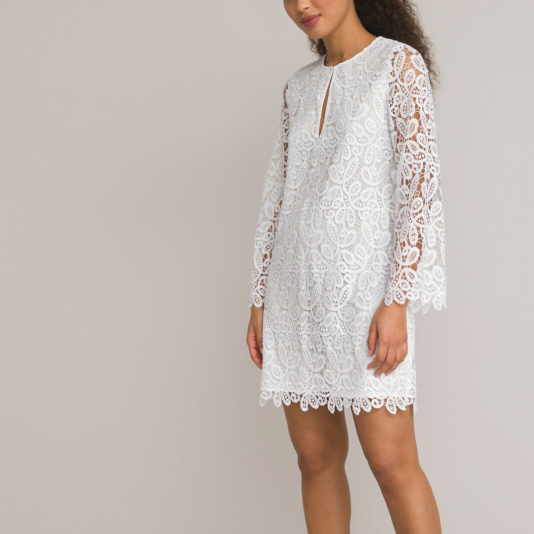 Платье Короткое с вышивкой и длинными рукавами 44 белый