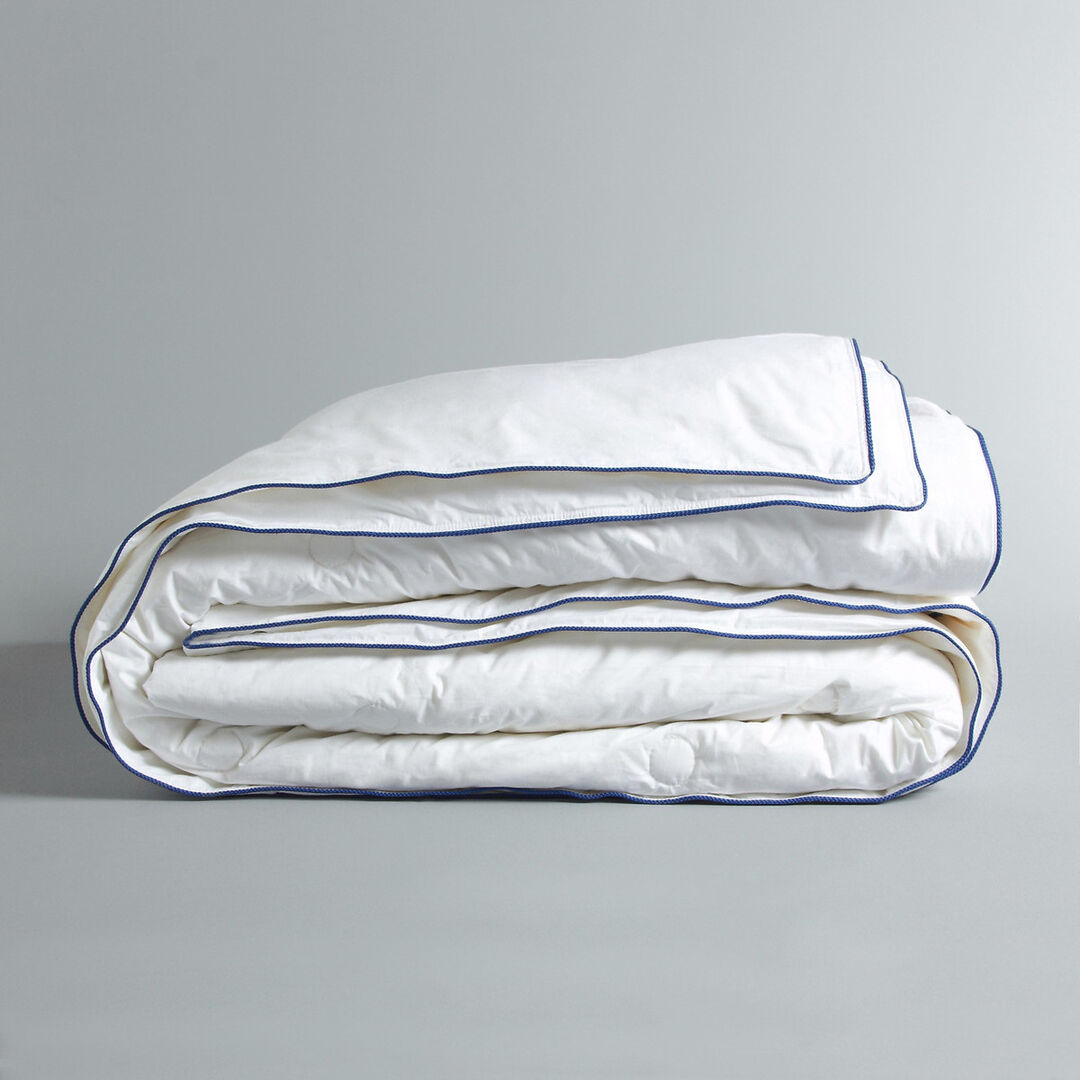 Одеяло Galaad с шелковым наполнителем плотностью 300 гм 200 x 200 см белый
