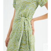 Платье С запахом короткими рукавами и принтом M зеленый