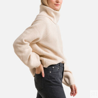 Пуловер с высоким воротником пышный трикотаж  M бежевый